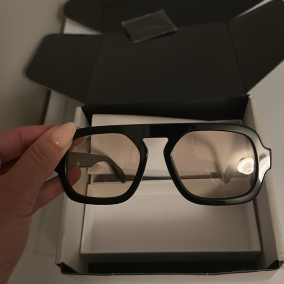 Elisa Johnson Aviator Sunglasses - Picture 3 of 4